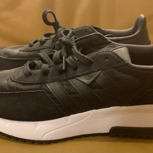 Adidas originals RETROPY F2 men’s size 11 used excellent condition worn twice.